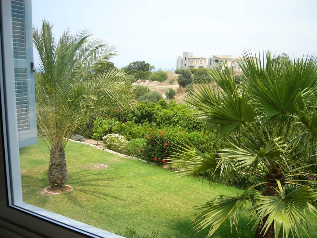 Villa Riverside Polis Room photo